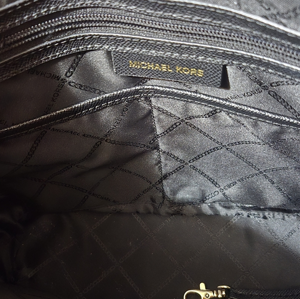 Michael Kors BlackTote Bag - Picture 5 of 8